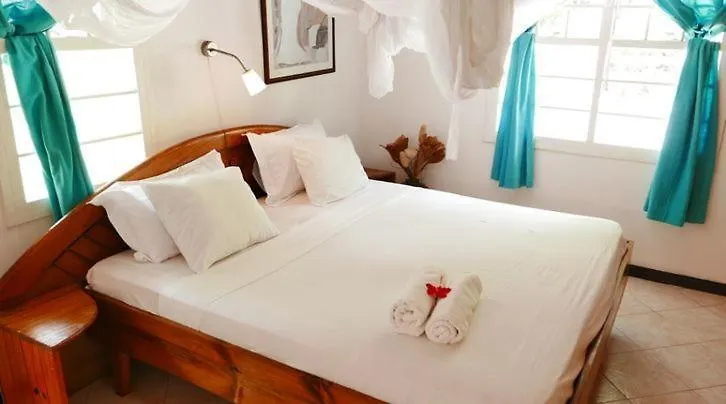 Kokogrove Chalets Anse Royale