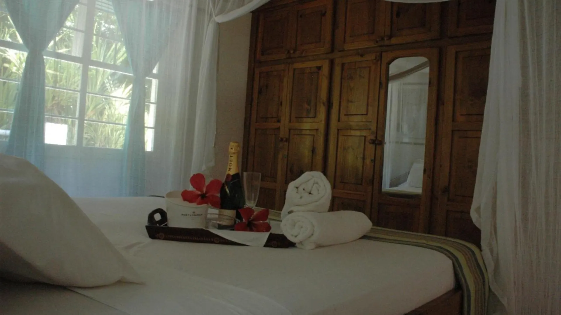 Kokogrove Chalets Anse Royale