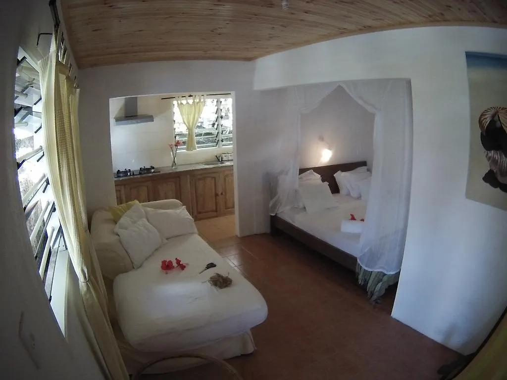 Kokogrove Chalets Anse Royale