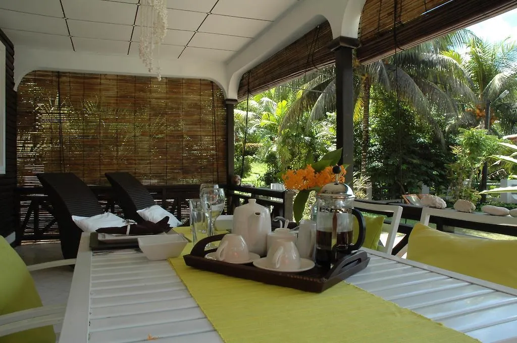 Kokogrove Chalets Anse Royale