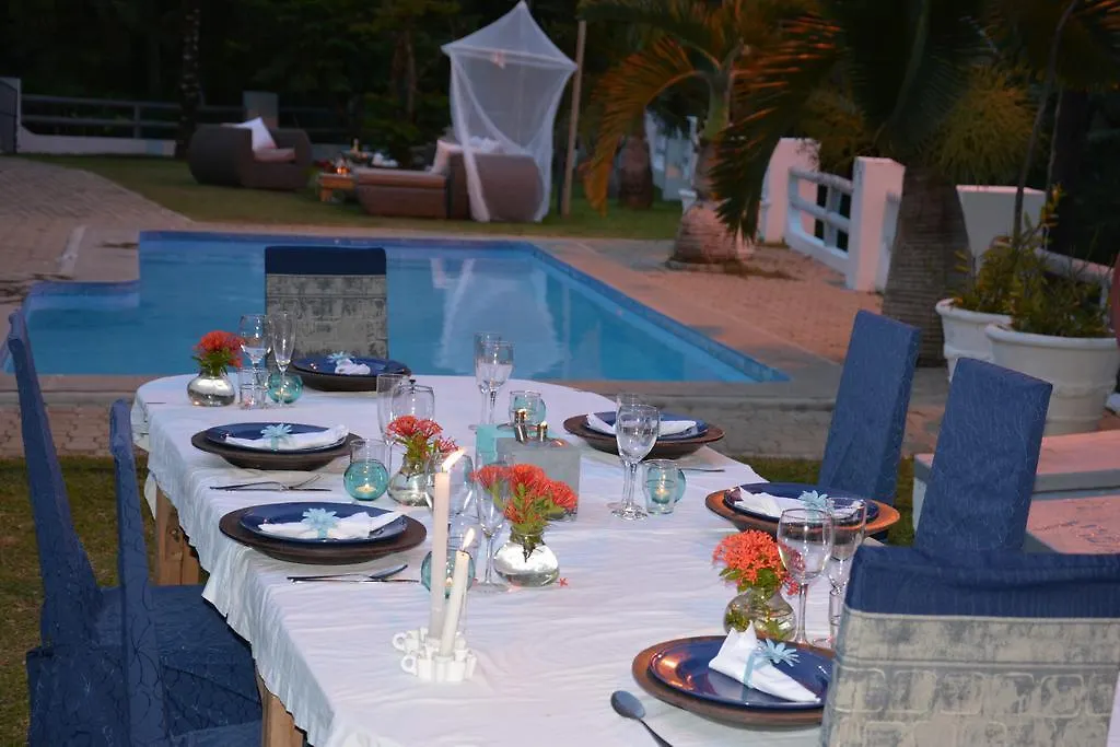 Kokogrove Chalets Anse Royale