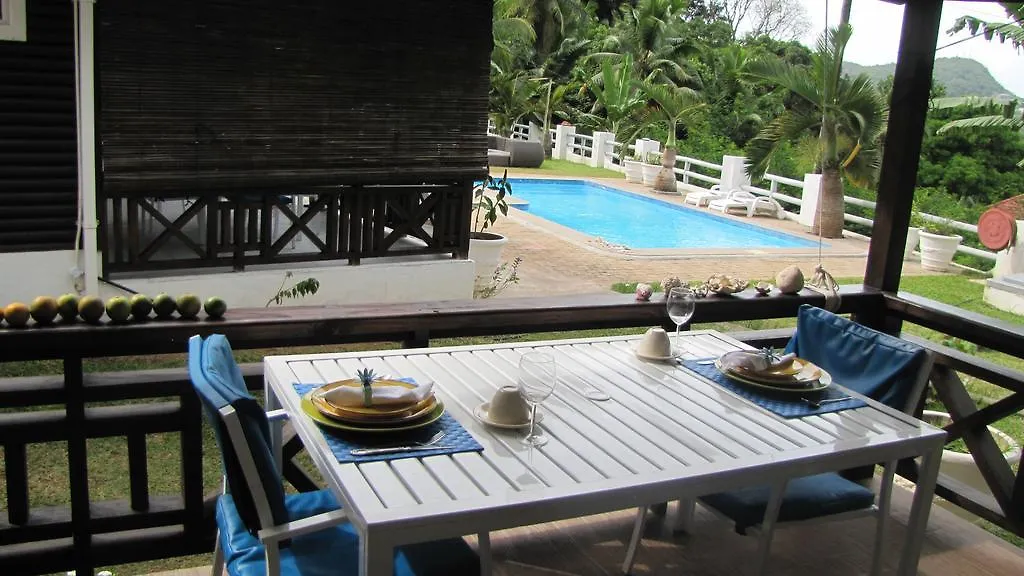 Kokogrove Chalets Anse Royale