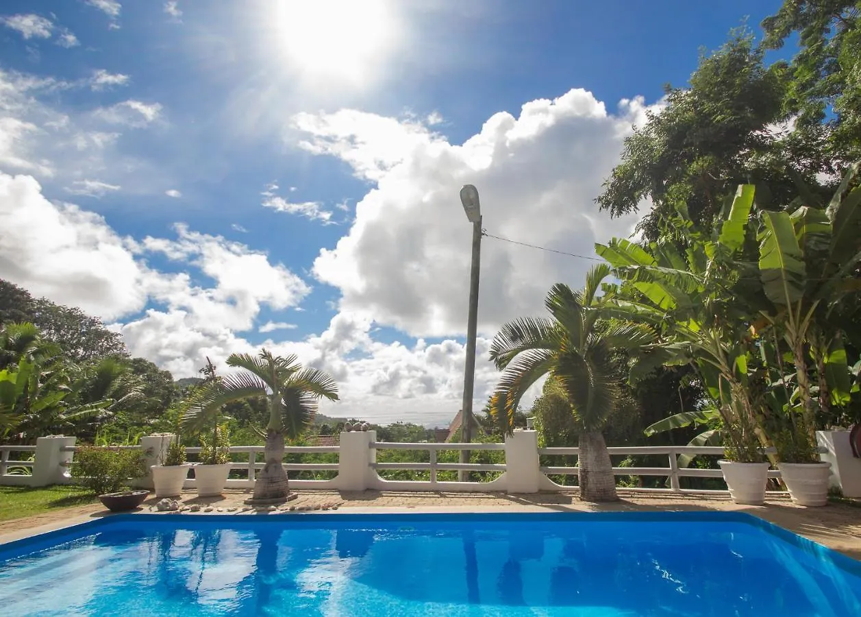 Kokogrove Chalets Anse Royale