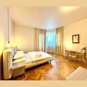 Center Unirii Square Private With View - Shared Amenities Alloggio in famiglia Bucarest